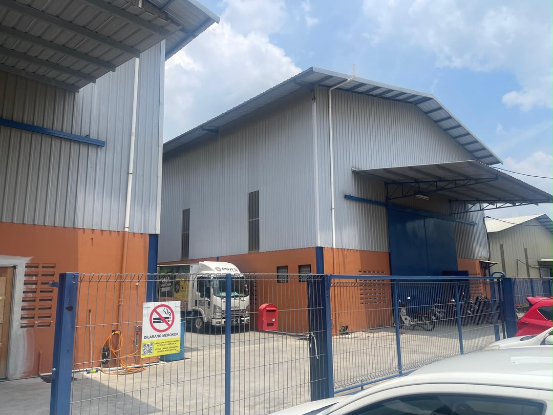 Bangunan outlet Poji’s Tempe di Bukit Gambir